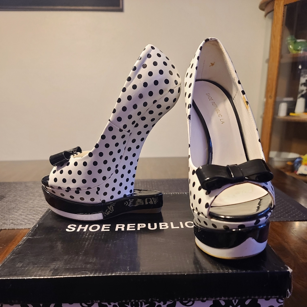 Heel-less high heels polka dot black and white